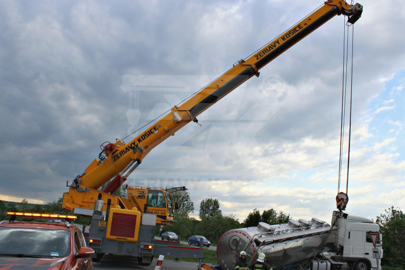 DOPRAVNÁ NEHODA CISTERNA  DOPRAVNÁ NEHODA CISTERNA