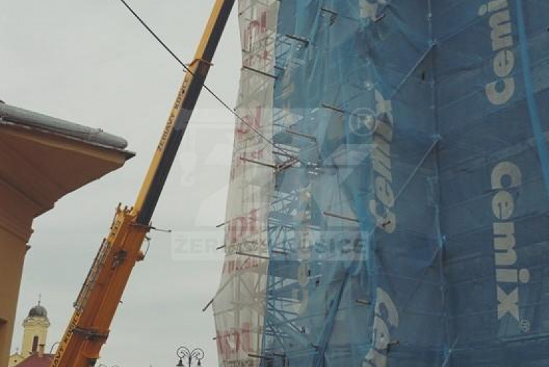 BY CRANE OPERATORS  BY CRANE OPERATORS