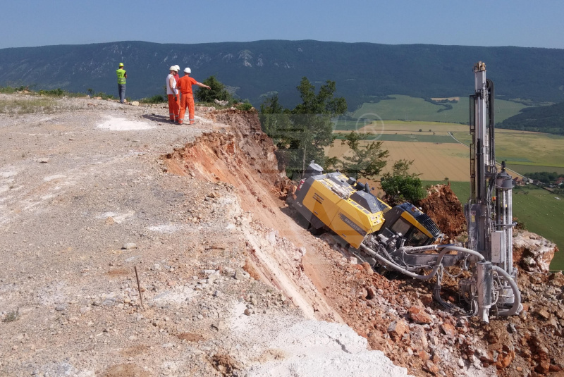 BY CRANE OPERATORS  BY CRANE OPERATORS