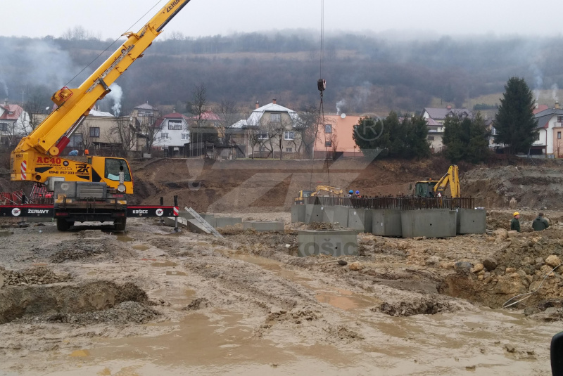 BY CRANE OPERATORS  BY CRANE OPERATORS