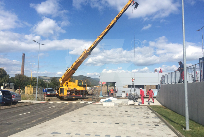 BY CRANE OPERATORS  BY CRANE OPERATORS