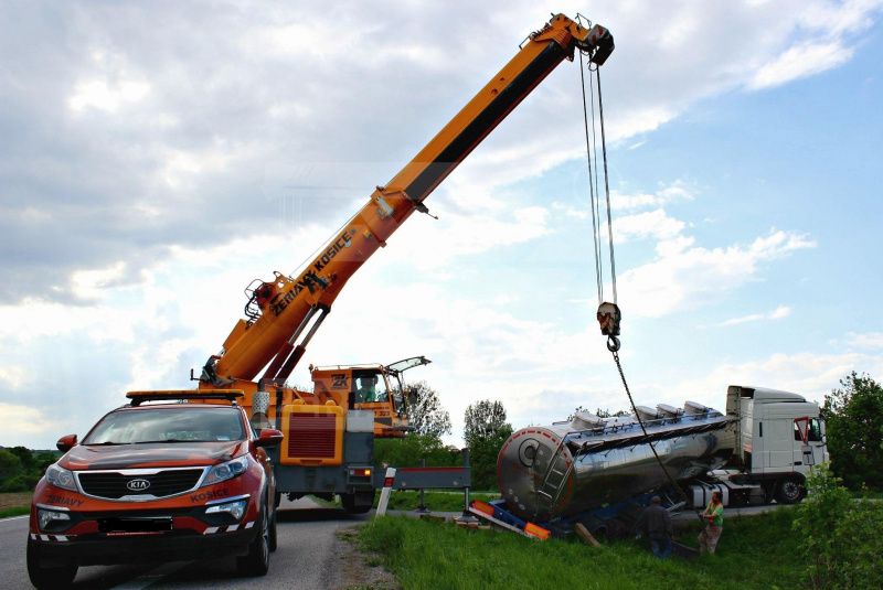 BY CRANE OPERATORS  BY CRANE OPERATORS