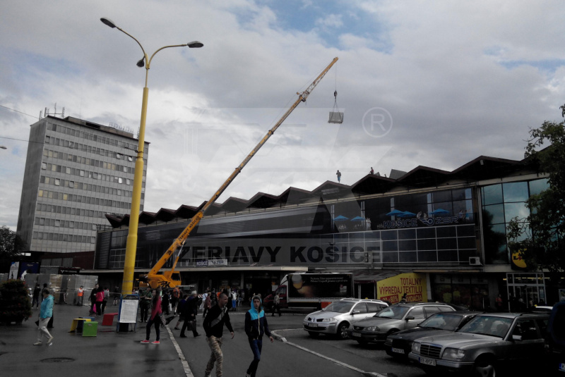 BY CRANE OPERATORS  BY CRANE OPERATORS