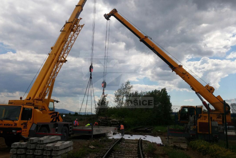 BY CRANE OPERATORS  BY CRANE OPERATORS