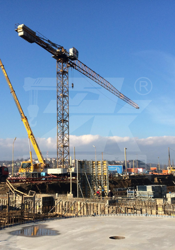 POKAZENÝ VEŽOVÝ ŽERIAV POKAZENÝ VEŽOVÝ ŽERIAV