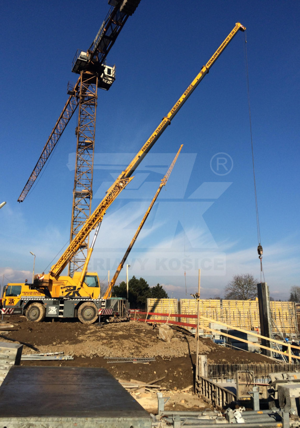 POKAZENÝ VEŽOVÝ ŽERIAV POKAZENÝ VEŽOVÝ ŽERIAV