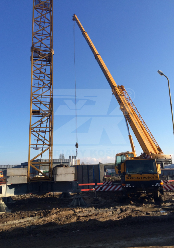 POKAZENÝ VEŽOVÝ ŽERIAV POKAZENÝ VEŽOVÝ ŽERIAV