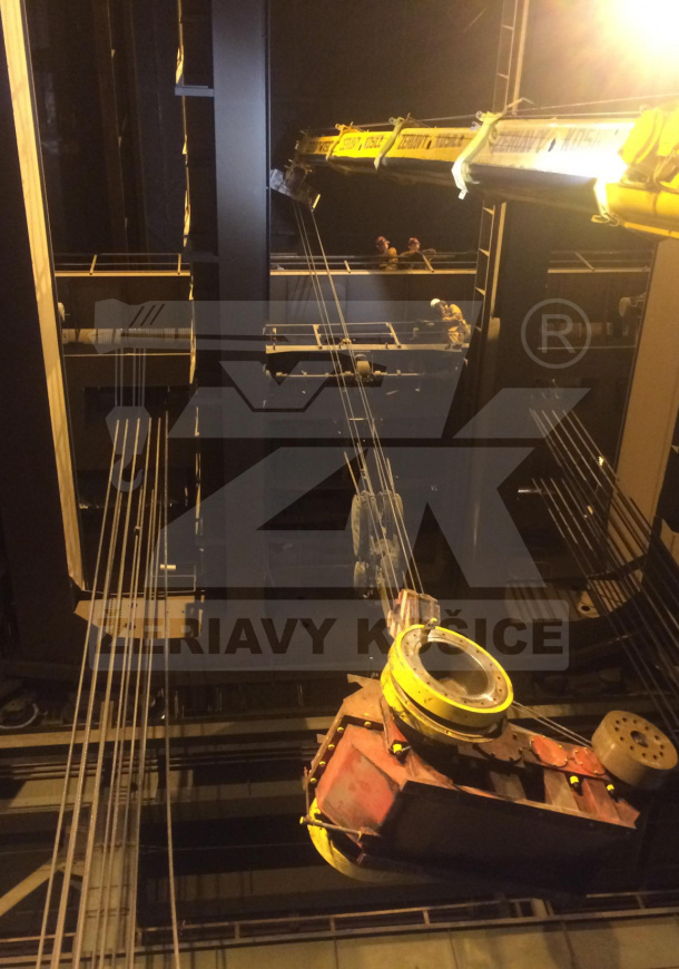 USS KOŠICE PORUCHA ŽERIAVOVEJ DRÁHY (NAOZAJ NA TESNO)  USS KOŠICE PORUCHA ŽERIAVOVEJ DRÁHY (NAOZAJ NA TESNO)