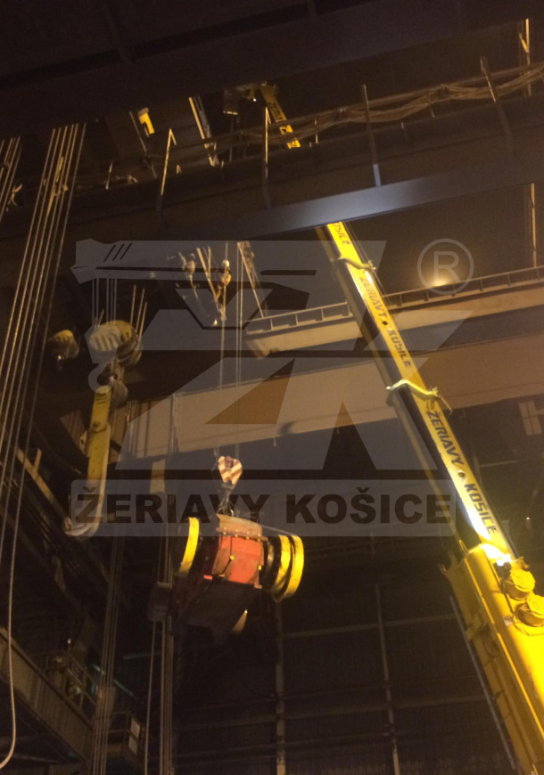 USS KOŠICE PORUCHA ŽERIAVOVEJ DRÁHY (NAOZAJ NA TESNO)  USS KOŠICE PORUCHA ŽERIAVOVEJ DRÁHY (NAOZAJ NA TESNO)