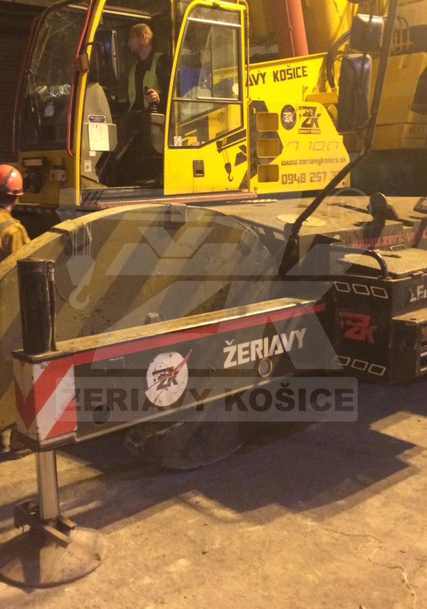 USS KOŠICE PORUCHA ŽERIAVOVEJ DRÁHY (NAOZAJ NA TESNO)  USS KOŠICE PORUCHA ŽERIAVOVEJ DRÁHY (NAOZAJ NA TESNO)