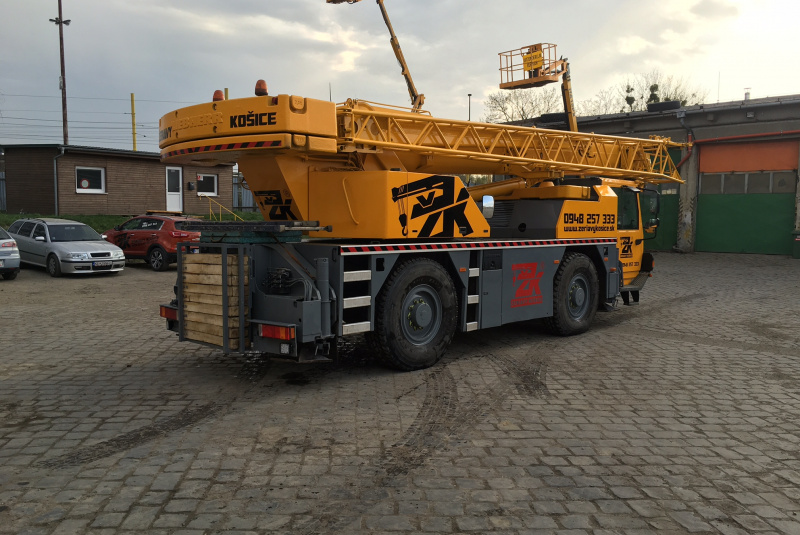 LIEBHERR LTM 1030/2  LIEBHERR LTM 1030/2