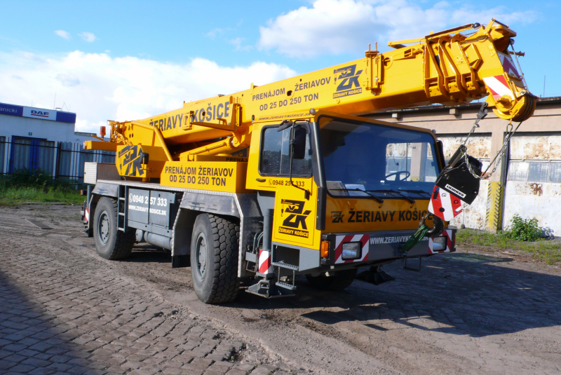 LIEBHHERR LTM1025  LIEBHHERR LTM1025