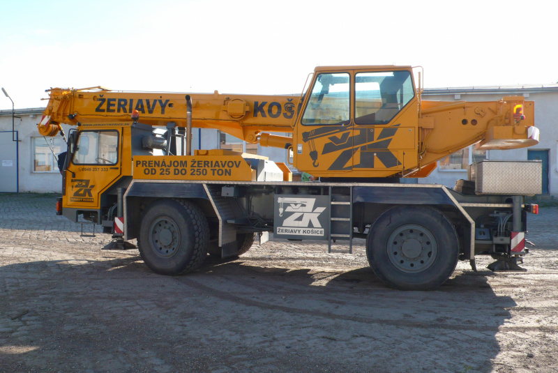 LIEBHHERR LTM1025  LIEBHHERR LTM1025